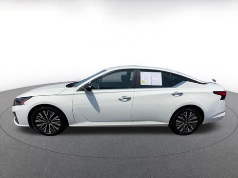 Used 2025 Nissan Altima 2.5 SV FWD image 8