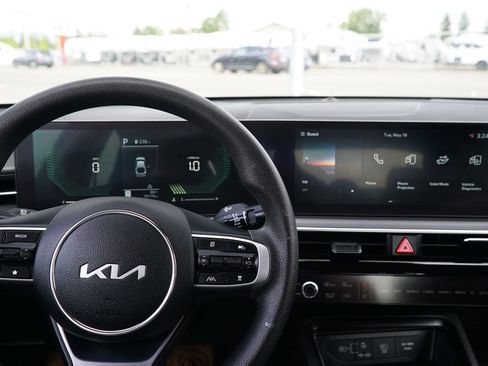Used 2025 Kia K5 LXS FWD image 15