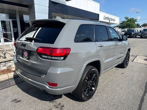 Used 2022 Jeep Grand Cherokee Laredo X AWD/4WD image 7