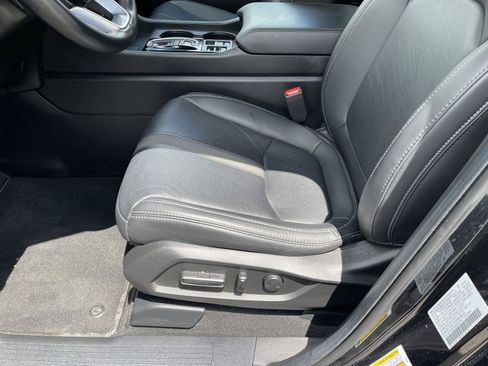 Used 2025 Honda Pilot EX-L image 3