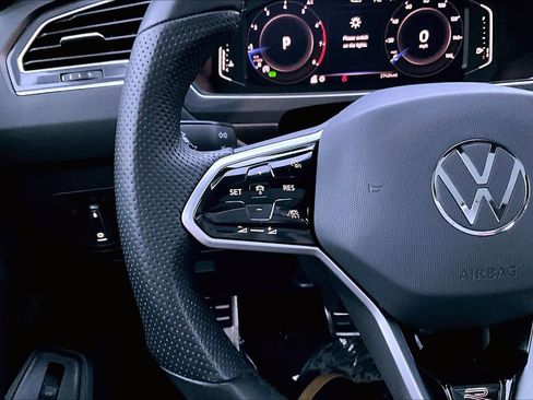 Used 2024 Volkswagen Tiguan SEL R-Line image 22