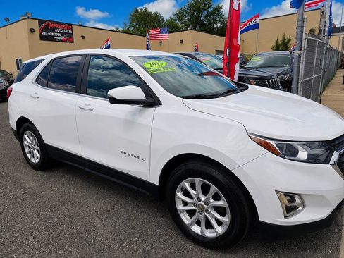 Used 2019 Chevrolet Equinox LT FWD image 3