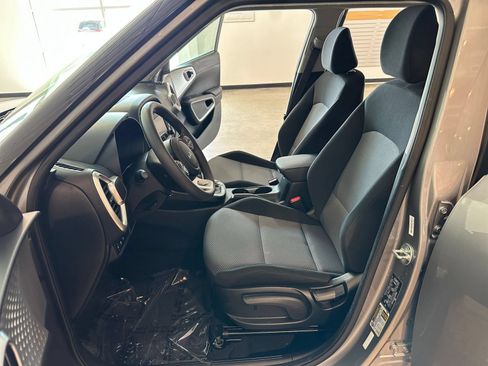 Used 2025 Kia Soul LX w/ LX Technology Package FWD image 25