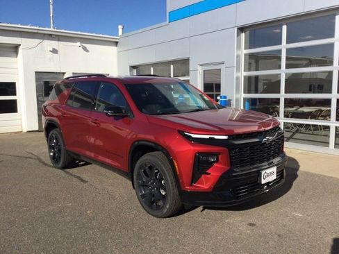 New 2026 Chevrolet Traverse RS w/ LPO, Floor Liner Package image 2