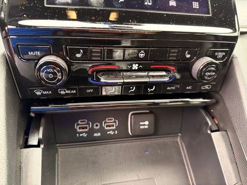 Used 2024 Jeep Grand Cherokee Altitude AWD/4WD image 36