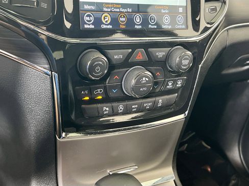 Used 2022 Jeep Grand Cherokee Limited image 16