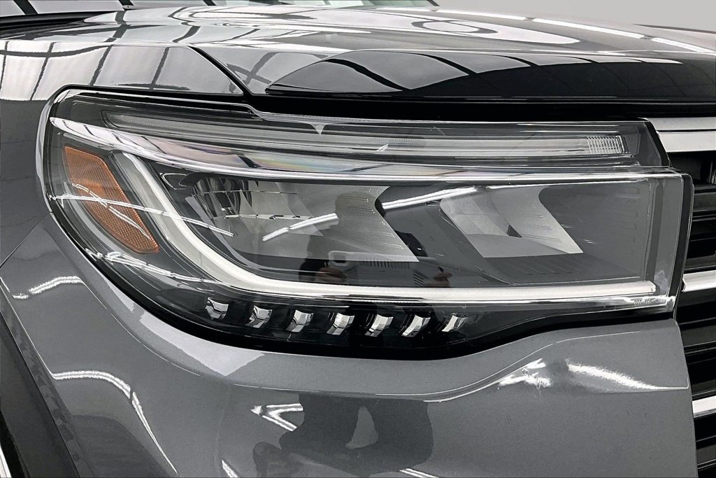 Certified 2025 Ford Explorer Active AWD/4WD image 30