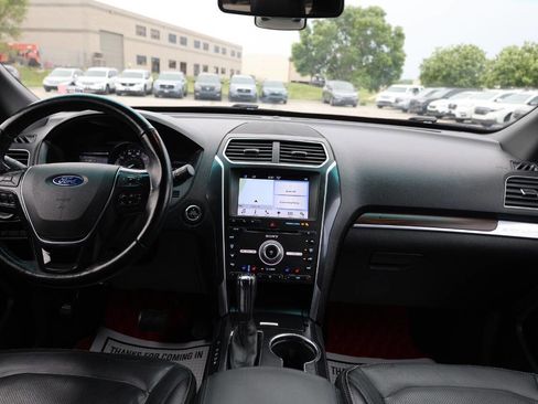 Used 2017 Ford Explorer Limited w/ Equipment Group 301A AWD/4WD image 14