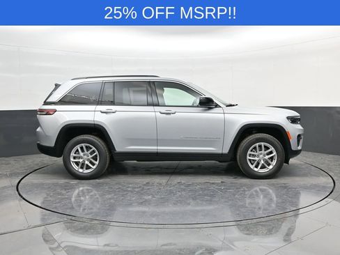 New 2025 Jeep Grand Cherokee Laredo X w/ Luxury Tech Group I AWD/4WD image 8