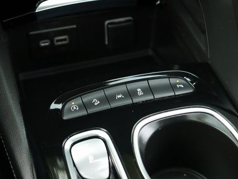 Used 2023 Buick Envision Essence w/ Sport Touring Package image 17