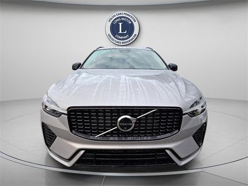 Certified 2025 Volvo XC60 B5 Plus image 2