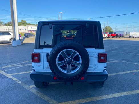 Used 2020 Jeep Wrangler Unlimited Sahara AWD/4WD image 5