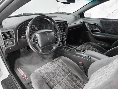 Used 2000 Chevrolet Camaro Z28 w/ SS Performance/Appearance Pkg image 32