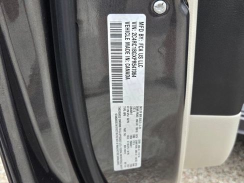 Used 2023 Chrysler Pacifica Touring-L FWD image 33