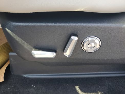New 2026 Lincoln Navigator L Reserve AWD/4WD image 13