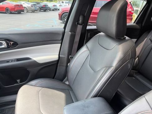 Used 2023 Jeep Compass Limited w/ Sun and Sound Group AWD/4WD image 9