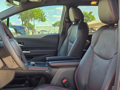 Used 2025 Toyota Sienna XSE FWD image 14