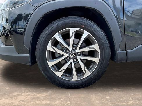 Used 2022 Toyota Corolla Cross XLE FWD image 32