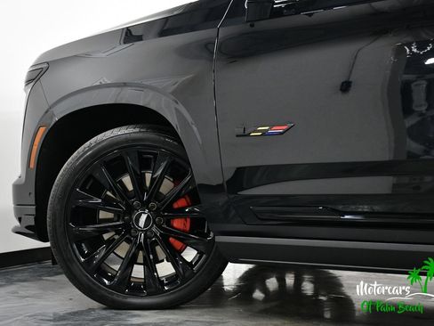 Used 2026 Cadillac Escalade ESV V w/ LPO, ONYX Package AWD/4WD image 5