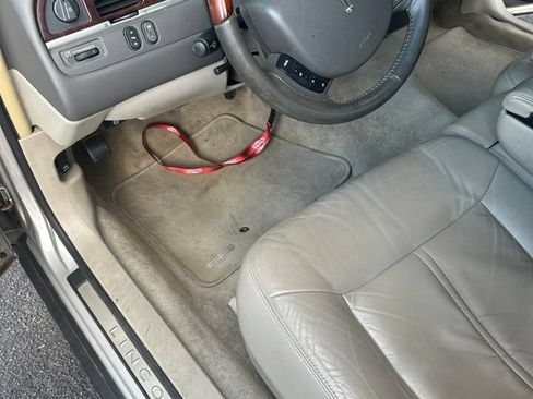 Used 2009 Lincoln Town Car Signature Limited RWD image 7