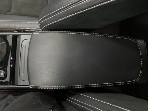 Used 2022 Volvo XC40 T5 R-Design w/ Advanced Package image 20