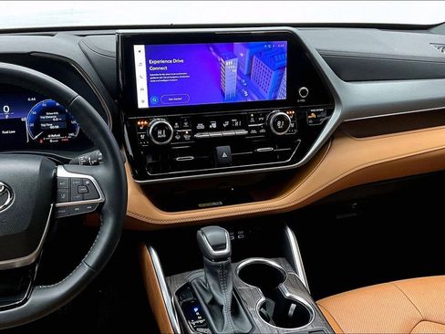 Used 2023 Toyota Highlander Platinum image 6