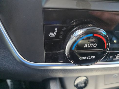 Used 2025 Nissan Rogue SV AWD/4WD image 25