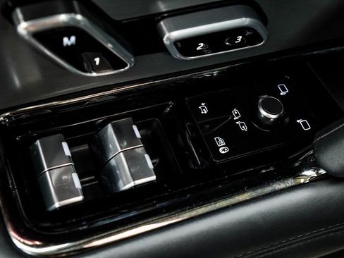 Used 2025 Land Rover Range Rover Sport SE image 42