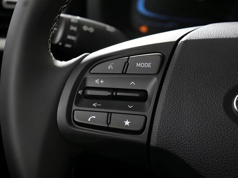 New 2025 Hyundai Venue Limited FWD image 22