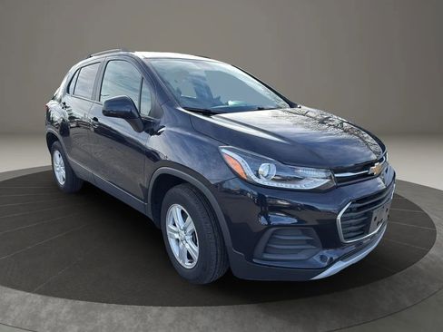 Used 2021 Chevrolet Trax LT w/ Driver Confidence Package AWD/4WD image 3