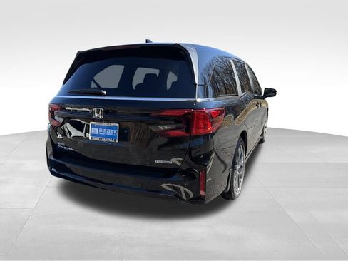 New 2026 Honda Odyssey Touring image 7