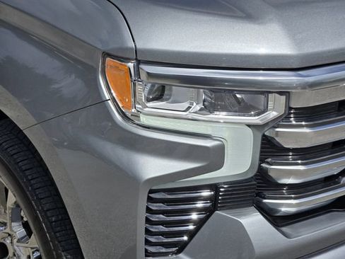 Used 2025 Chevrolet Silverado 1500 High Country AWD/4WD image 10