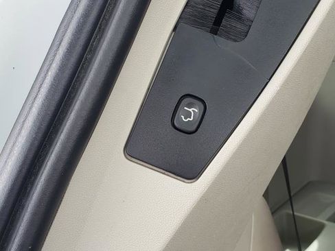 Used 2018 Dodge Grand Caravan SXT FWD image 25