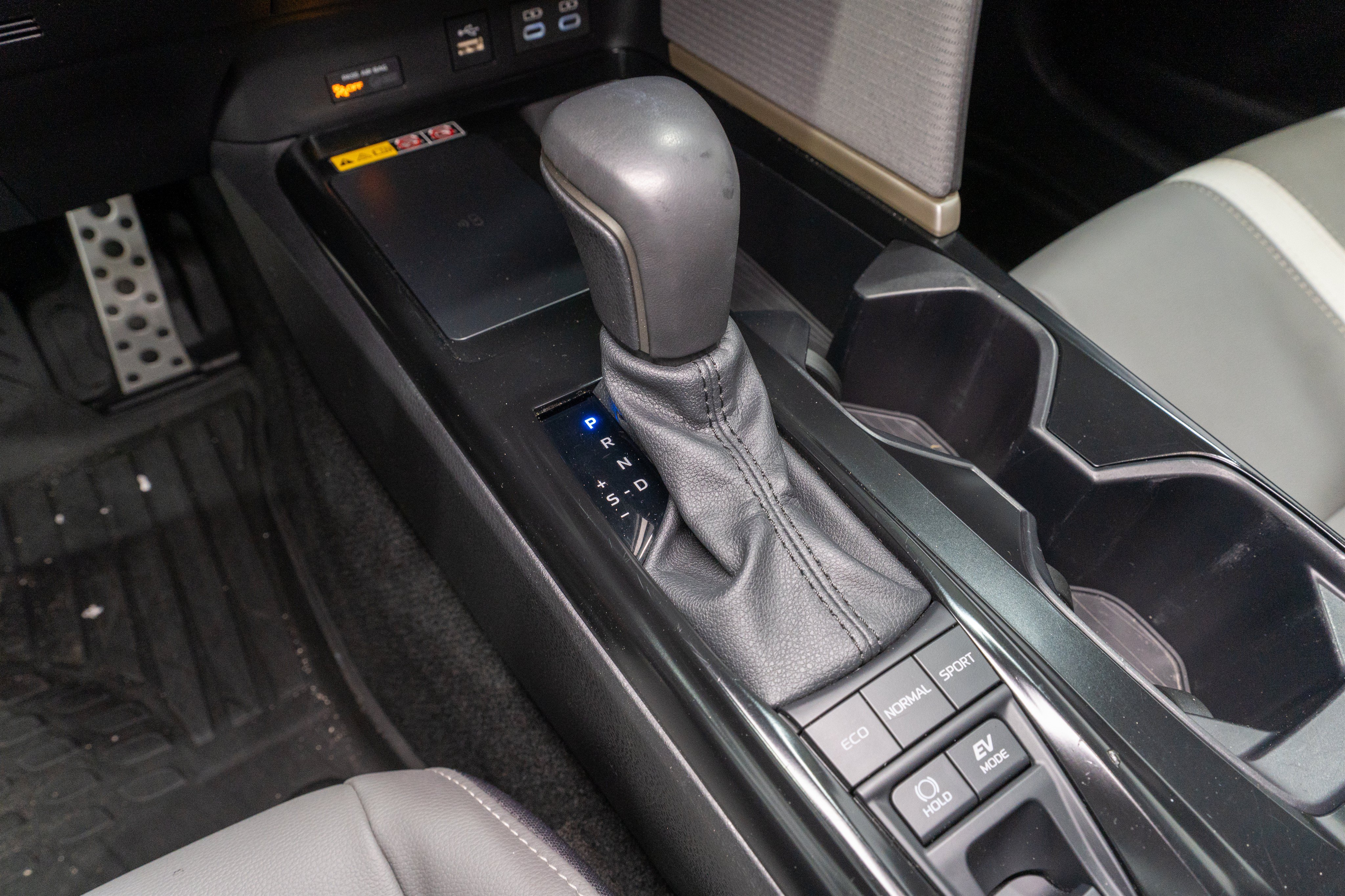 Used 2025 Toyota Camry SE FWD image 21