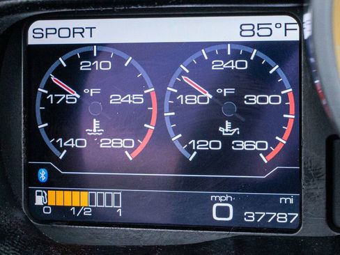Used 2015 Ferrari California T RWD image 35