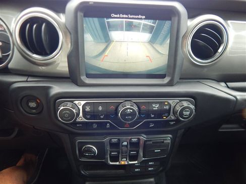 Used 2019 Jeep Wrangler Unlimited Sahara AWD/4WD image 29