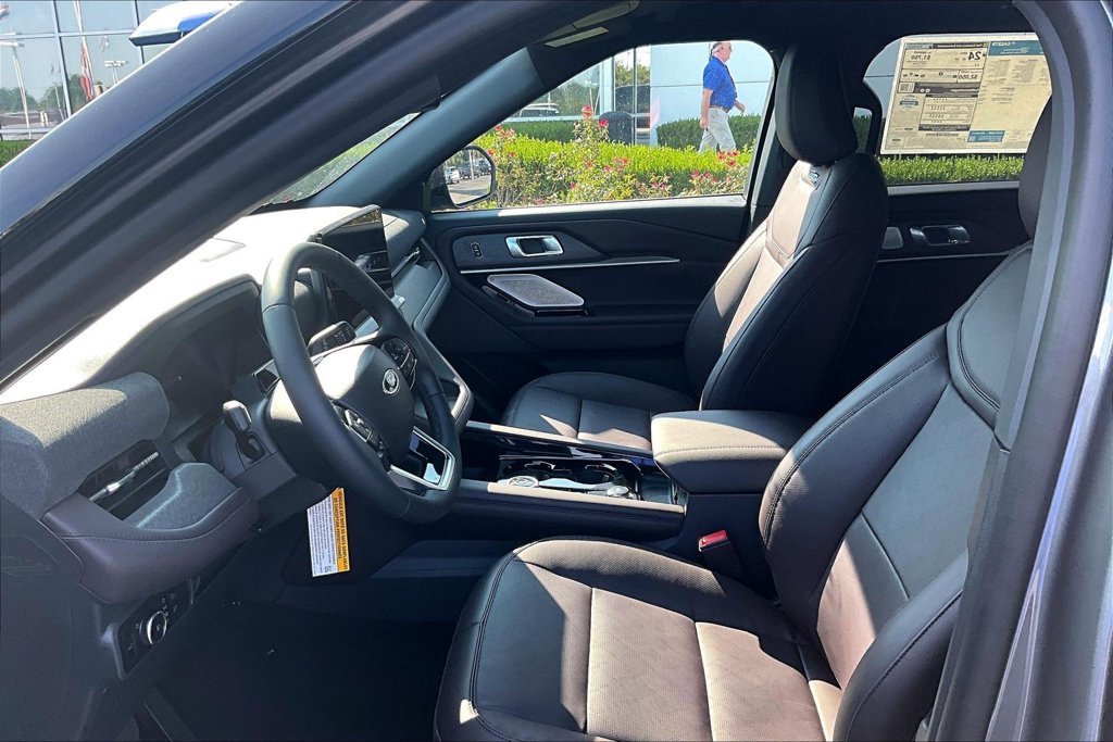 New 2026 Ford Explorer Platinum RWD image 9