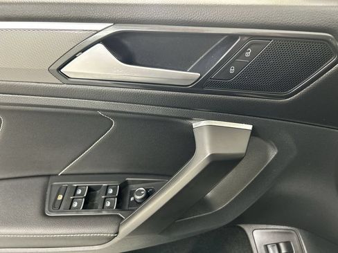 Certified 2022 Volkswagen Tiguan SE R-Line AWD/4WD image 11
