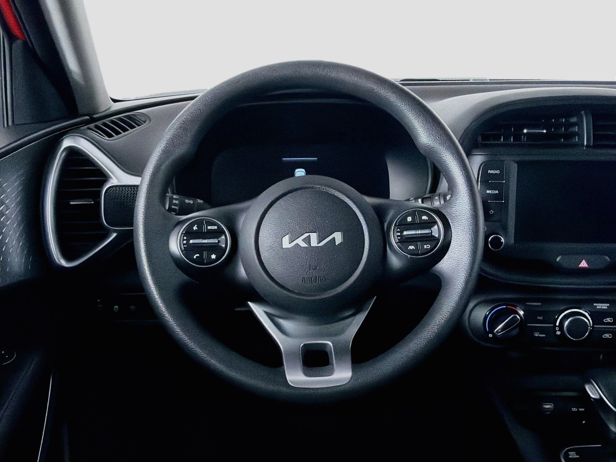 Used 2025 Kia Soul LX w/ LX Technology Package FWD image 18