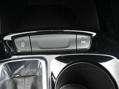 Used 2025 Chevrolet Trax LT FWD image 16