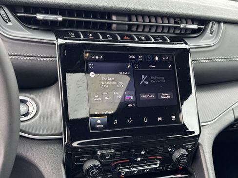 New 2025 Jeep Grand Cherokee L Altitude image 25