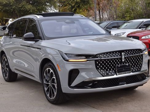 New 2026 Lincoln Nautilus Reserve image 3