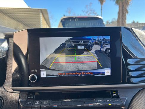 Used 2025 Toyota Camry SE image 27