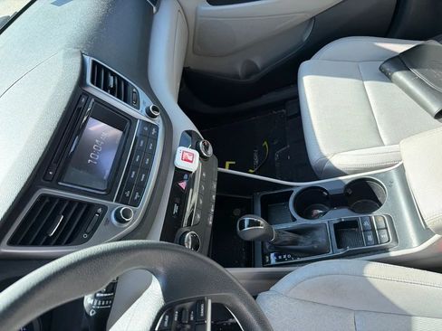 Used 2017 Hyundai Tucson SE AWD/4WD image 16