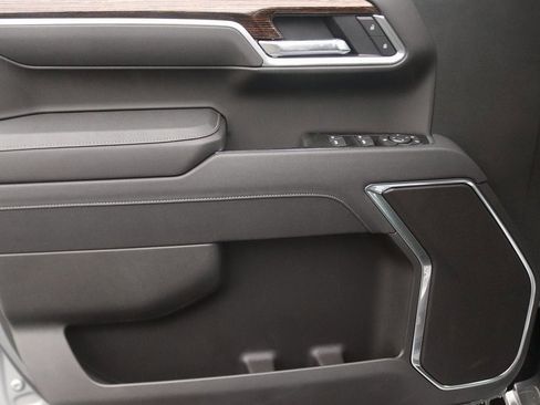 New 2025 GMC Sierra 1500 SLE image 10