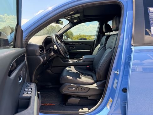 Used 2025 Honda Pilot TrailSport image 14