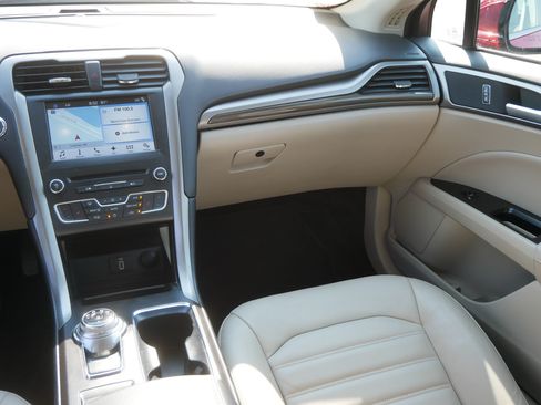 Used 2017 Ford Fusion SE w/ Fusion SE Technology Package FWD image 11