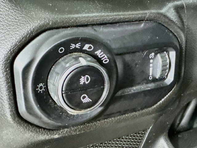Used 2023 Jeep Gladiator Rubicon w/ Cold Weather Group AWD/4WD image 13