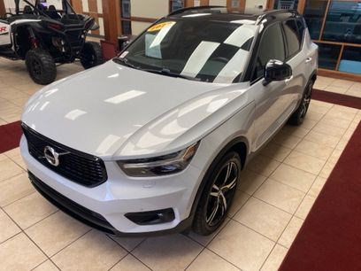 Used 2022 Volvo XC40 T5 R-Design