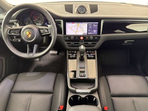 Certified 2025 Porsche Macan AWD/4WD image 28